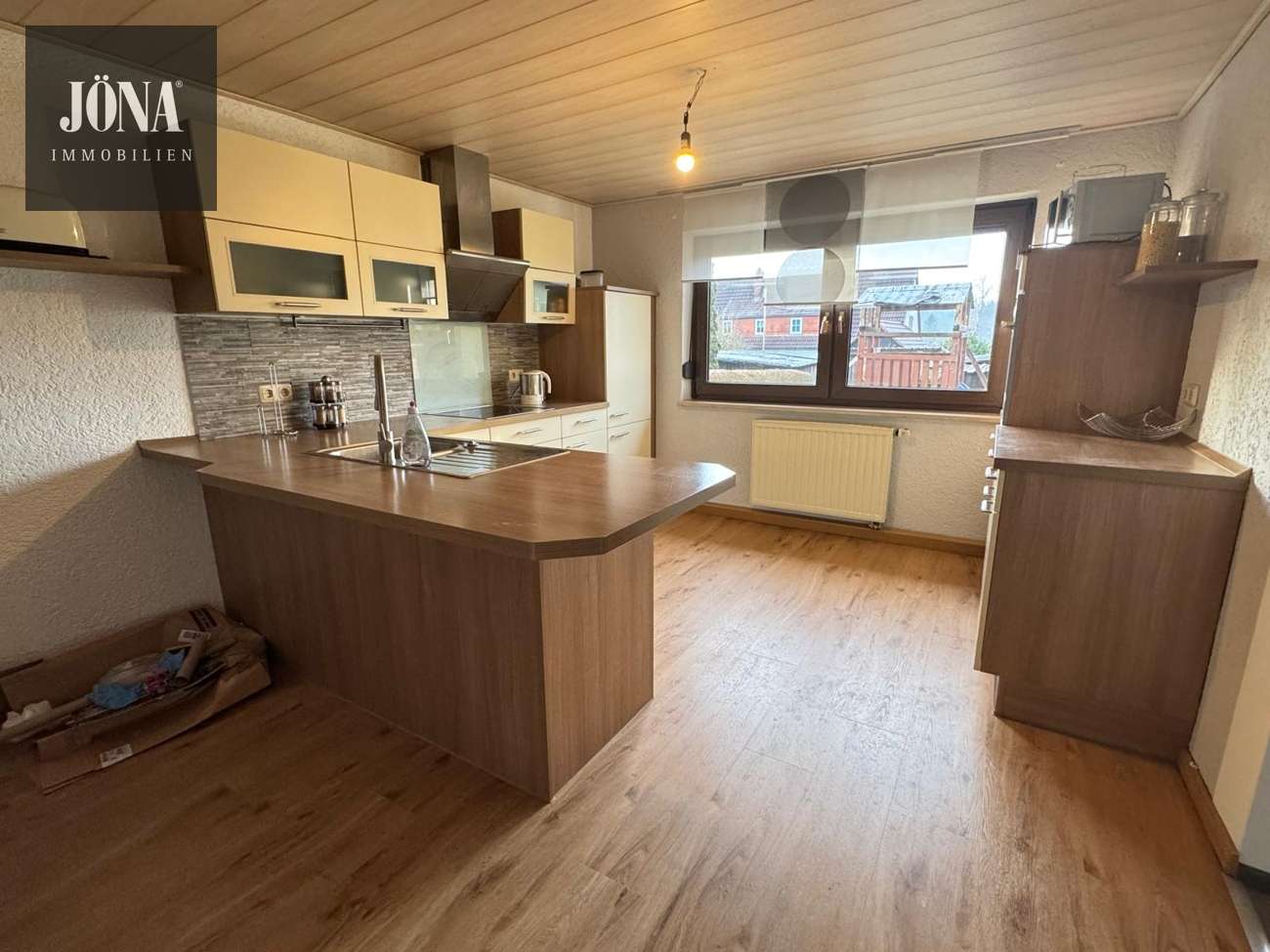 Immobilie in Marktleugast - Liebevoll sanierte Immobilie mit  großem Garten und Doppelgarage in ruhiger Wohnlage - Bild 2