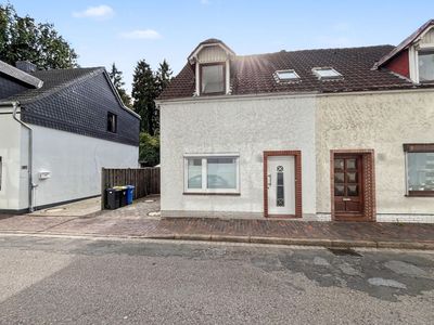 Doppelhaushälfte mit 4 Zimmern, 2 Bädern und viel Potenzial in Delmenhorst