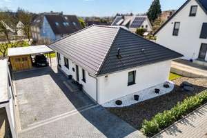 Modernes Wohnen auf einer Ebene – KfW 55 Bungalow in Dörentrup-Hillentrup – Die vollständige Adresse der Immobilie erhältst du vom Anbieter., 32694 Dörentrup – Vorschaubild 2