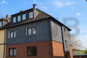 Solides 3-Familienhaus mit freier Erdgeschoss-Wohnung,  3 Garagen und Garten in Alstaden!