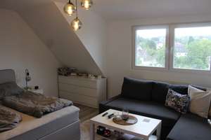 Geräumige 3ZKB Dachgeschosswohnung inkl. Einbauküche und Gartenmitbenutzung – Scheidter Straße 82, 66125 Dudweiler (Ortsteil), Saarbrücken – Vorschaubild 2