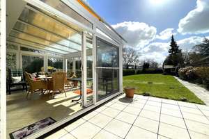 SONNENDURCHFLUTETE GARTENIDYLLE: BARRIEREARMER BUNGALOW MIT PANORAMA-WINTERGARTEN UND WEITBLICK – Die vollständige Adresse der Immobilie erhältst du vom Anbieter., 27572 Fischereihafen, Bremerhaven – Vorschaubild 4