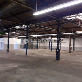 Funktionale Produktion- und Lagerhalle