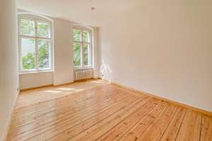 GROßZÜGIGE & KLASSISCH SCHÖNE ALTBAUWOHNUNG MIT TOLLEM BLICK! RUHIG & GRÜN GELEGEN! PROVISIONSFREI!