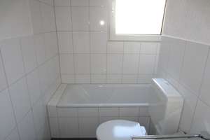 Bezugsfertig renovierte 2-Zimmerwohnung mit Balkon im EG (Hochparterre)! – Am Teichstück 40, 45309 Schonnebeck, Essen – Vorschaubild 3