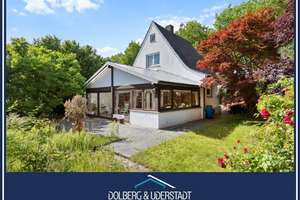 Viel Platz in zentraler Lage: Einfamilienhaus mit Wintergarten, Garten und Garage