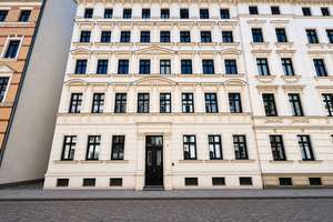 ETW im Sanierungsprozess mit Gestaltungsmöglichkeit ! - TOP-Lage  - Gründerzeitdenkmal - Stellplatz