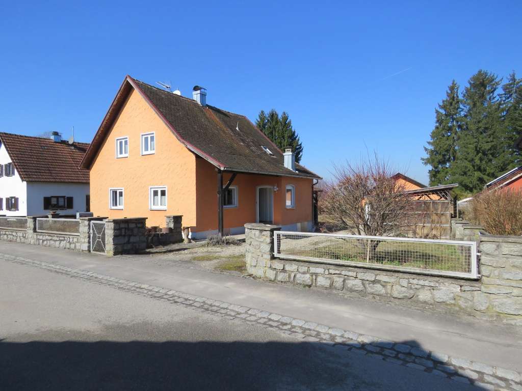 Immobilie in Mariaposching - Einfamilienhaus mit Anbau und Nebengeb. in absolut ruhiger Ortsrandlage zw. Metten u. Niederwinkling - Bild 1