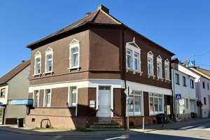 Wohn- und Geschäftshaus in Schiffweiler-Heiligenwald – attraktive Kapitalanlage! – Die vollständige Adresse der Immobilie erhältst du vom Anbieter., 66578 Schiffweiler – Vorschaubild 1