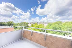 ERSTBEZUG NACH MODERNISIERUNG - ERSTKLASSIGE 2 ZIMMER WOHNUNG MIT BALKON & TOLLEM WEITBLICK – Die vollständige Adresse der Immobilie erhältst du vom Anbieter., 13407 Reinickendorf (Ortsteil), Berlin – Vorschaubild 3