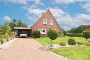 Charmantes Einfamilienhaus mit Garten, Garage und Carportstellplatz in Großefehn – Die vollständige Adresse der Immobilie erhältst du vom Anbieter., 26629 Großefehn – Vorschaubild 1