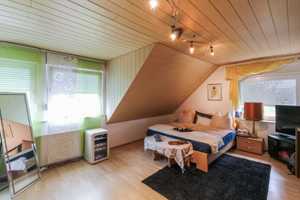 Für Eigennutzung und Vermietung: EFH mit großzügigen Räumen und Einliegerwohnung in ruhiger Lage – Hildesheim (Kreis) – Vorschaubild 7