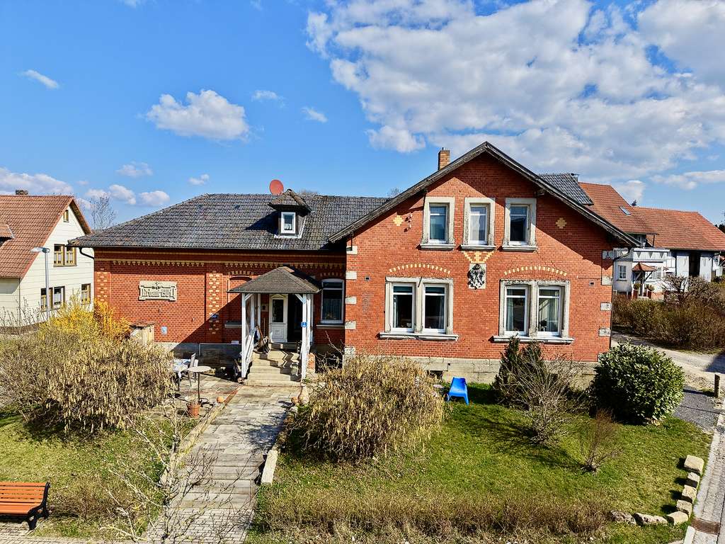 Immobilie in Meeder - Flexibles Raumwunder in Meeder: Gepflegtes 3-Parteienhaus mit Garten und Historie - Bild 0