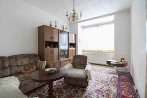 Renovierungsbedürftiges Reihenmittelhaus mit Terrasse und Stellplatz – 5 Zimmer auf ca. 70 m² – Die vollständige Adresse der Immobilie erhältst du vom Anbieter., 9114 Borna-Heinersdorf, Chemnitz – Vorschaubild 4