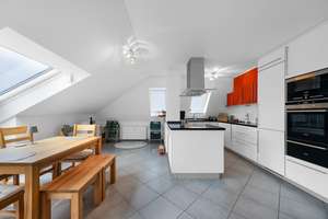 Charmante DG-Wohnung mit Südterrasse, Garten und TG zum sofortigen Bezug – Die vollständige Adresse der Immobilie erhältst du vom Anbieter., 81677 Josephsburg, München – Vorschaubild 3