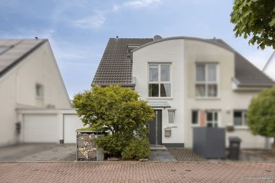 Doppelhaushälfte mit Garten, Garage und Stellplatz