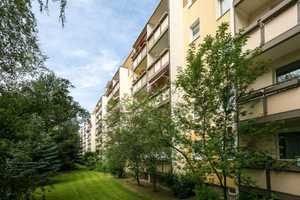 Wunderschön sanierte 4-Raumwohnung mit Balkon sucht Sie! – Jessener Str. 21, 1257 Dresden – Vorschaubild 1