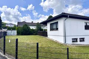 Großzügiges Fertighaus mit separater Wohnung und Doppelgarage in ruhiger Wohnlage. – Die vollständige Adresse der Immobilie erhältst du vom Anbieter., 61267 Neu-Anspach – Vorschaubild 3