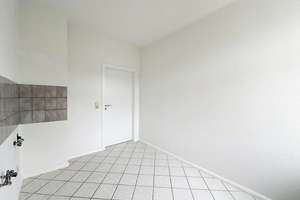 "Solide Kapitalanlage: Vermietete, renovierte 2-Zimmer-Wohnung mit Stellplatz und Gartennutzung" – Klopstockstraße 9, 9131 Ebersdorf, Chemnitz – Vorschaubild 8