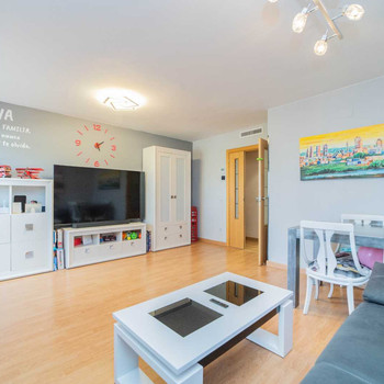 HOGARES VERKAUFT TOLLE DREIZIMMERWOHNUNG MIT ZWEI BÄDERN IN PAU DE MÓSTOLES
