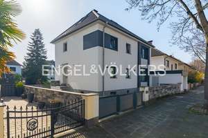 Stilvoll kernsaniertes Einfamilienhaus mit Pool im beliebten Musikerviertel!