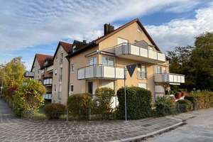 Freie 2-Zimmer-Dachgeschosswohnung mit Balkon und TG-Stellplatz Nähe Fürther Klinikum
