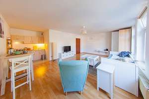 Ruhig, hell, möbliert - Apartment mit Top-Anbindung zwischen Adlershof und Flughafen BER – Die vollständige Adresse der Immobilie erhältst du vom Anbieter., 12524 Altglienicke, Berlin – Vorschaubild 3