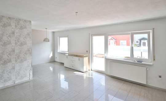 Wohnen mit Freiraum: Einfamilienhaus mit Balkon, Terrasse und Garage