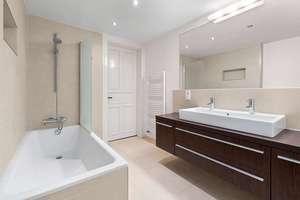 Leben im Treppenviertel: Maisonette-Wohnung mit Terrasse und spektakulärerem Elbblick – Die vollständige Adresse der Immobilie erhältst du vom Anbieter., 22587 Blankenese, Hamburg – Vorschaubild 3