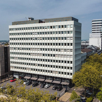 Sky 82 -
attraktive und modernisierte Bürofläche im Südviertel!