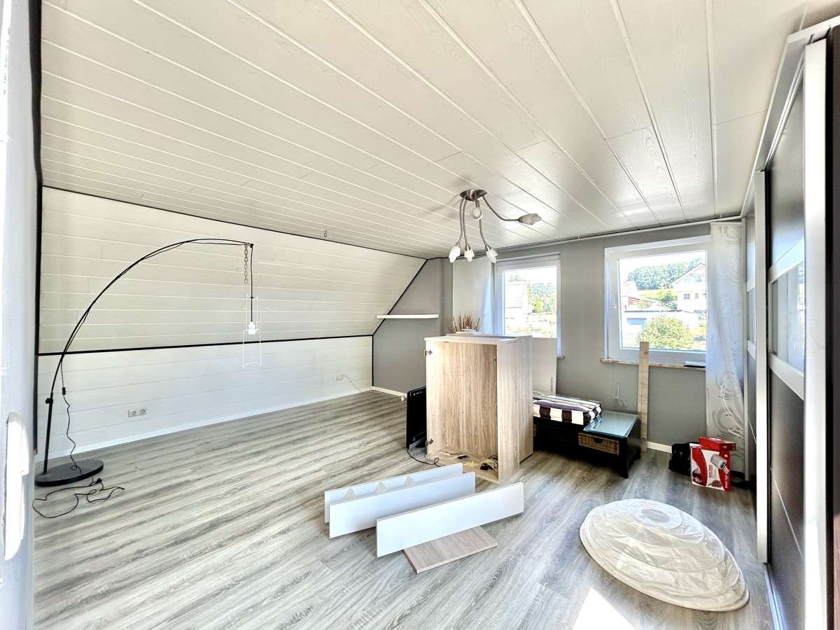 Immobilie in Dreisbach - **Gepflegte Doppelhaushälfte mit toller Gartenanlage und gräumigen Garagen in Dreisbach** - Bild 5