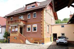 Ländliches Mehrfamilienhaus mit Charme ! Drei Wohneinheiten mit Nebengebäuden, Garagen und großem Ho – Werra-Meißner-Kreis – Vorschaubild 4