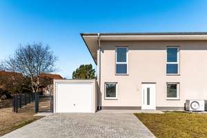Viel Platz für die ganze Familie! Großzügige Doppelhaushälfte mit Garage in Großräschen – Die vollständige Adresse der Immobilie erhältst du vom Anbieter., 1983 Großräschen – Vorschaubild 3