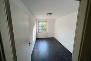 4-Zimmer-Wohnung mit Balkon in Stuttgart-Freiberg – Die vollständige Adresse der Immobilie erhältst du vom Anbieter., 70437 Freiberg, Stuttgart – Vorschaubild 2