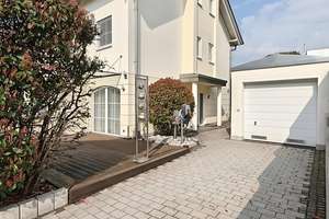 ** Vor den Toren Frankfurts - Exklusive Doppelhaushälfte mit neuer Luxus-EBK, Wall-Box & Garage! ** – Heinrich-Heine-Straße 12 A, 63303 Dreieich – Vorschaubild 1