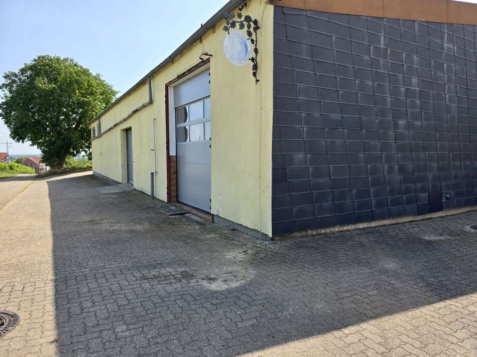 Halle aus Nordwesten