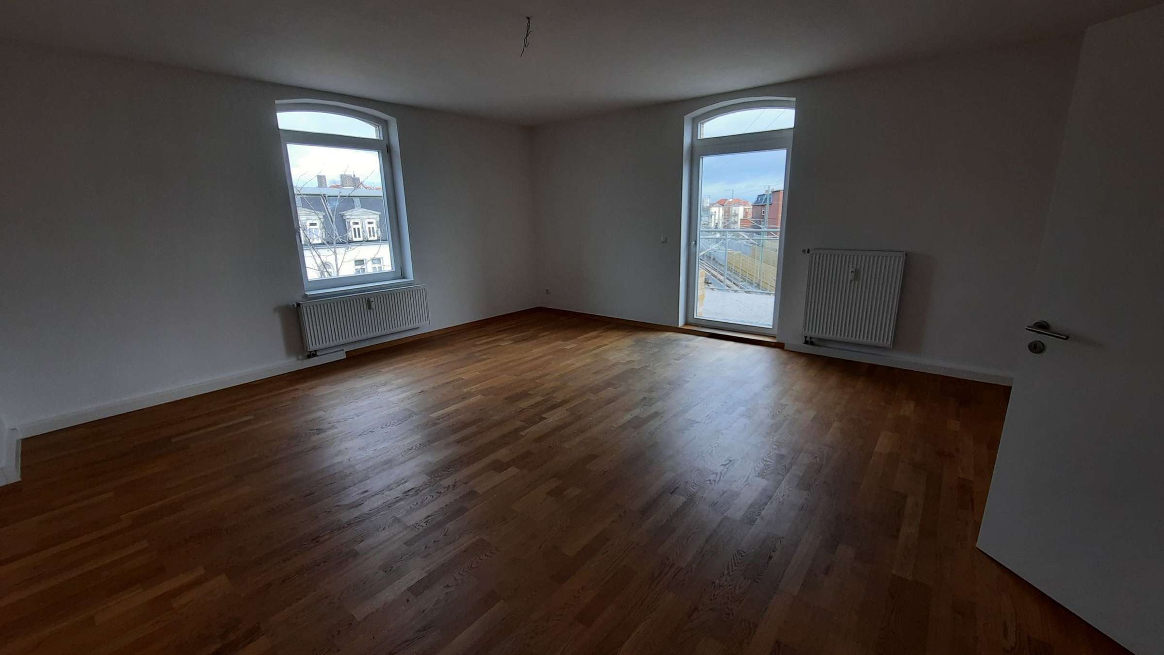 Große und moderne 2-Zimmer-DG-Wohnung mit Balkon in Erfurt