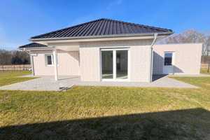 Provisionsfrei für Käufer: Exklusiver KFW 40-Walmdachbungalow am See - Traumhaft – Emsland (Kreis) – Vorschaubild 3