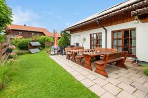 Attraktives Mehrfamilienhaus mit drei Wohneinheiten, PV-Anlage und idyllischem Garten – Die vollständige Adresse der Immobilie erhältst du vom Anbieter., 87547 Missen-Wilhams – Vorschaubild 1