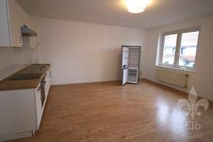 Helle und geräumige 3 Zimmer-Dachgeschosswohnung mit Einbauküche und Wanne in Stadtfeld-Ost – 39108 Stadtfeld Ost, Magdeburg – Vorschaubild 6