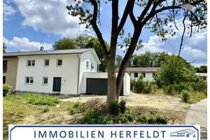 Für 1.3 Mio gebaut, jetzt nur noch 932.000,- €! Erstbezug und Niedrigenergiebauweise! 2x ETW´s/ZFH – Die vollständige Adresse der Immobilie erhältst du vom Anbieter., 86391 Stadtbergen – Vorschaubild 1