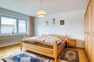 ***Großzügiges Mehrfamilienhaus mit 3 Wohneinheiten, PV- Anlage, Garagen & Werkstatt*** – 94431 Pilsting – Vorschaubild 10