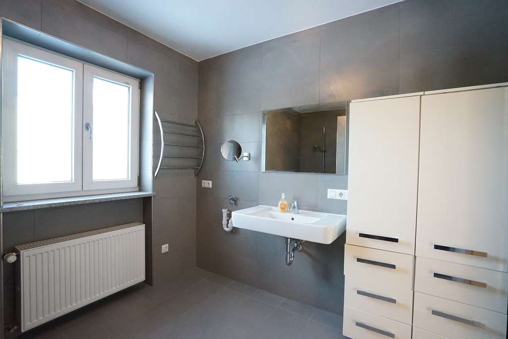 Immobilie in Inning am Holz - Charmantes Einfamilienhaus mit großem Grundstück in begehrter Wohnlage  - Bild 3