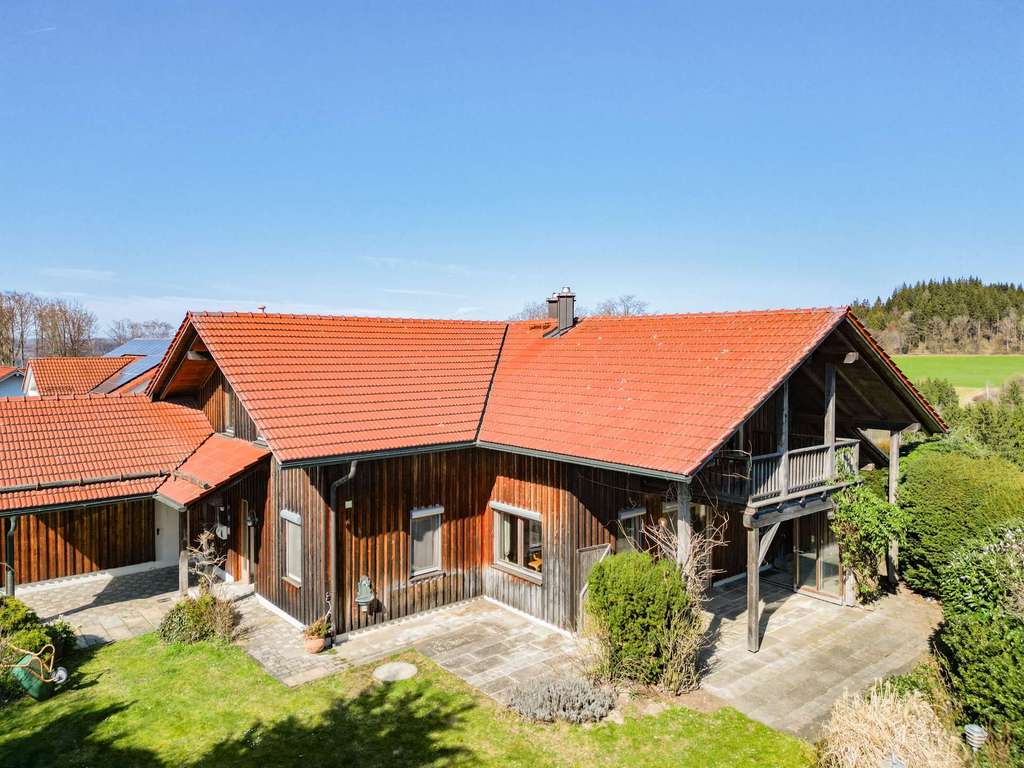 Immobilie in Hutthurm - Holzhaus in Hutthurm - Ökologisch gebaut. Großzügig gedacht. Für Familien gemacht. - Bild 2