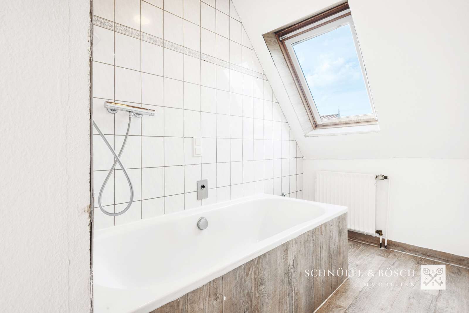 Immobilie in Drochtersen - Zwei Häuser inklusive großer Werkstatt und Garten - Bild 3