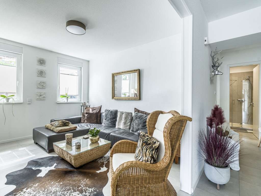 Immobilie in Geisenheim - Modernisiertes Zweifamilienhaus mit Blick auf Schloss Johannisberg - Bild 3