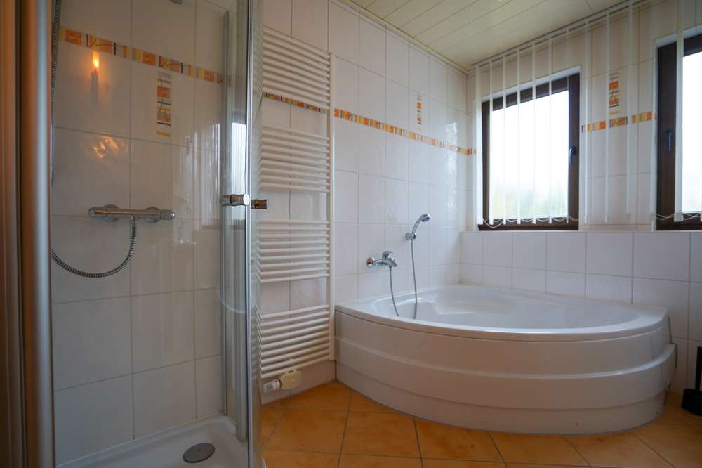 Immobilie in Hesel - * Einliegerwohnung * Staubsaugeranlage * Pferdeboxen * Top Lage * freier Blick * gute Bausubstanz - Bild 4