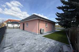Familienglück pur: Moderner Bungalow mit Garten, Sonnenterrasse und Wärmepumpe (Energieklasse A) – Bachstraße 6b, 6766 Bitterfeld-Wolfen – Vorschaubild 11
