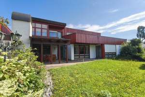 295 m2 Unternehmer-Villa Art "Bungalow" m. ca. 1.100 m2 herrlich angelegtem Garten in zentraler Lage – Die vollständige Adresse der Immobilie erhältst du vom Anbieter., 94491 Hengersberg – Vorschaubild 3