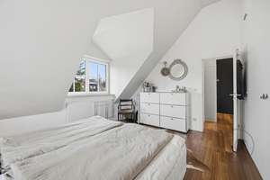 Dachgeschosswohnung mit beeindruckender Gesamtfläche, Terrasse, Balkon und 0,73 % Finanzierung – Die vollständige Adresse der Immobilie erhältst du vom Anbieter., 81827 Waldtrudering, München – Vorschaubild 11
